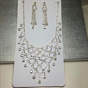 BEYA |RHINESTONE EARRINGS